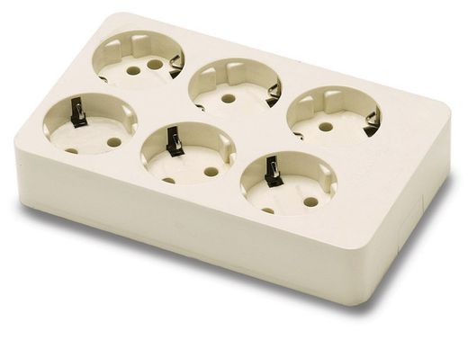 Base multiple de 6 tomas con toma de tierra lateral de 16A 250v
